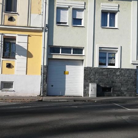 Viola Family Apartman Free Parking Pětikostelí Exteriér fotografie