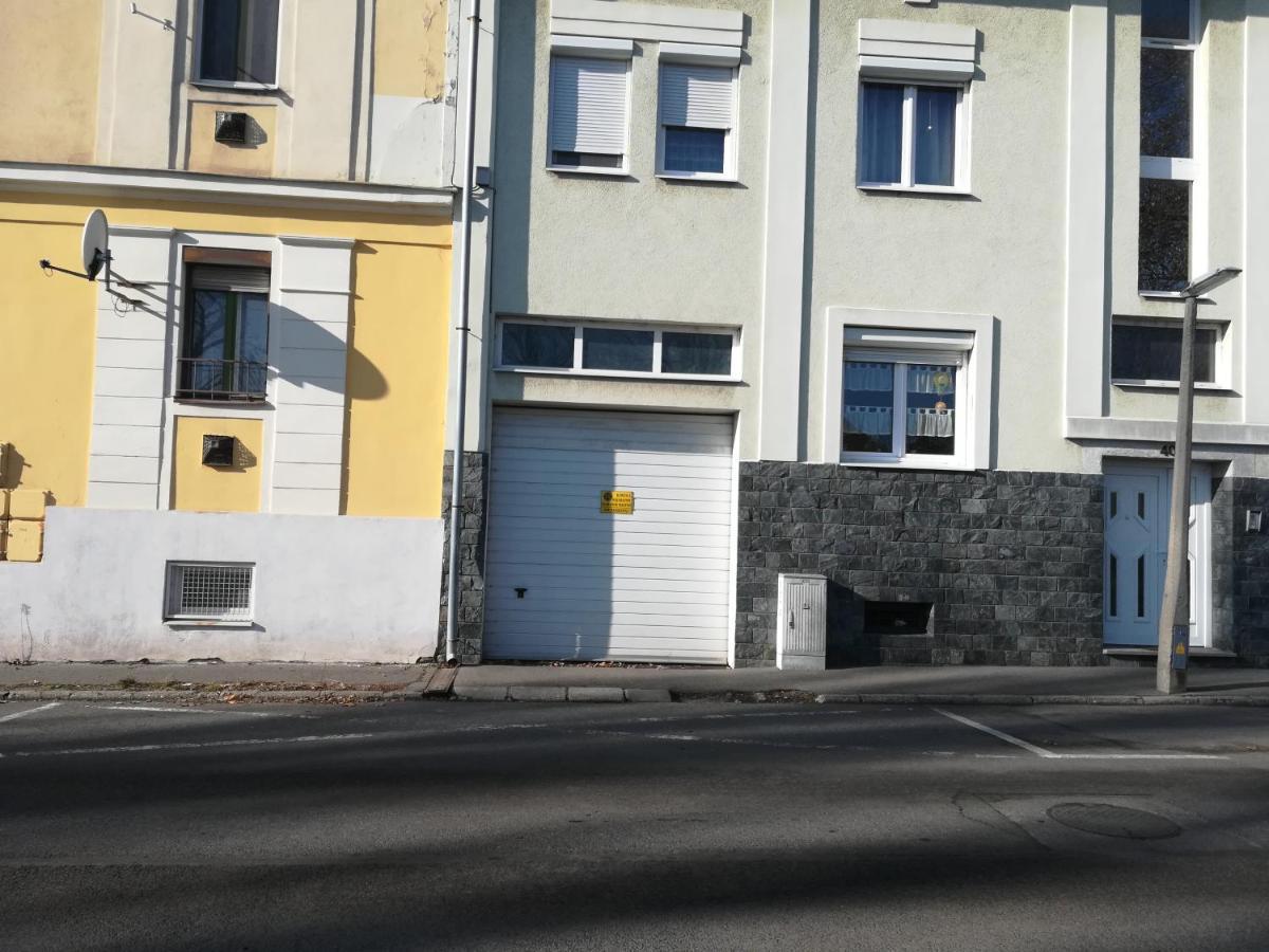 Viola Family Apartman Free Parking Pětikostelí Exteriér fotografie