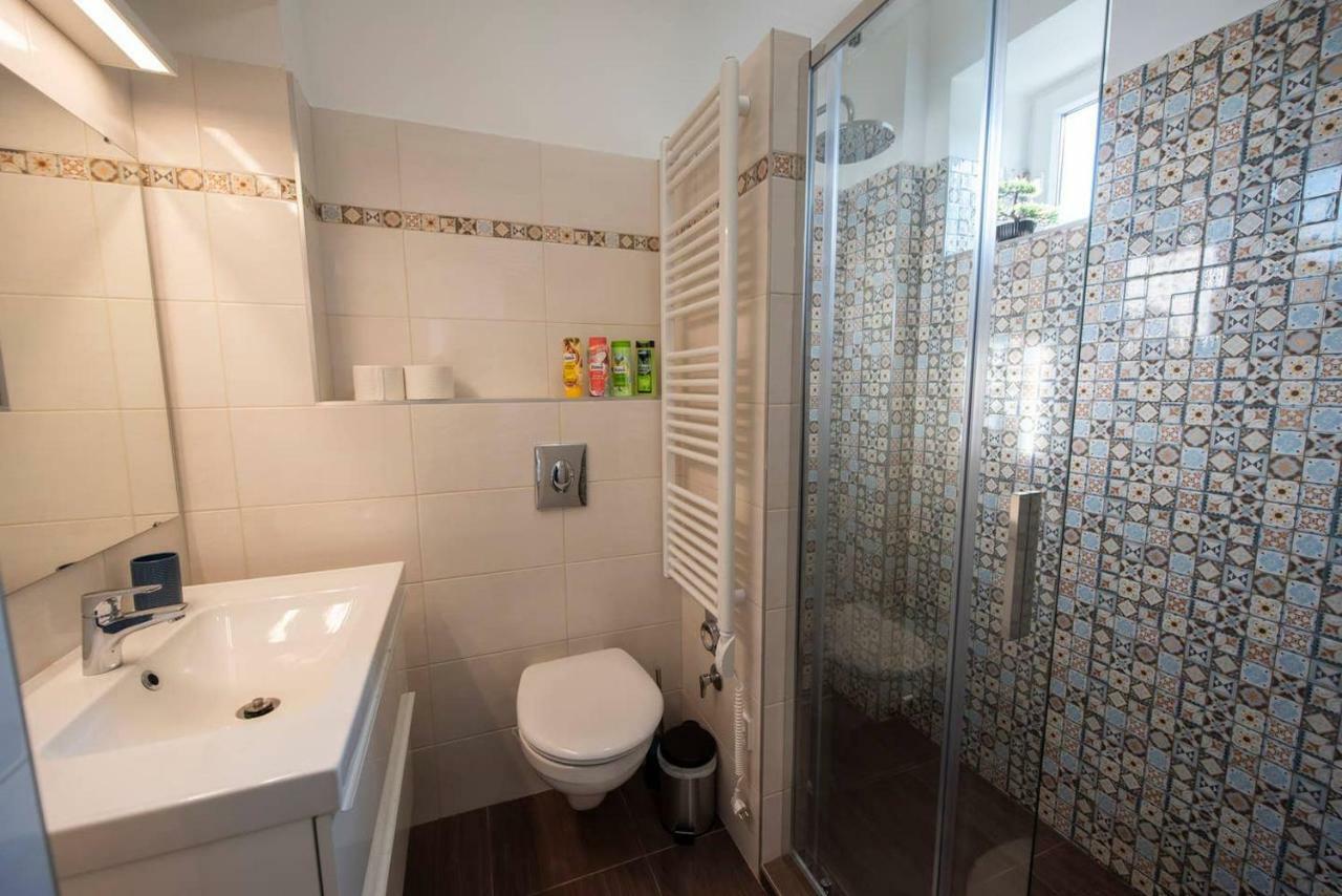 Viola Family Apartman Free Parking Pětikostelí Exteriér fotografie